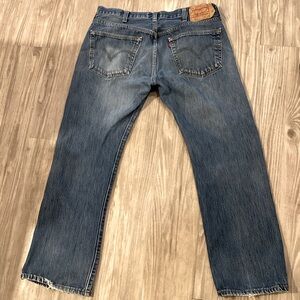 (1x) Women’s LEVIS 501 Blue Distressed Jeans!!!